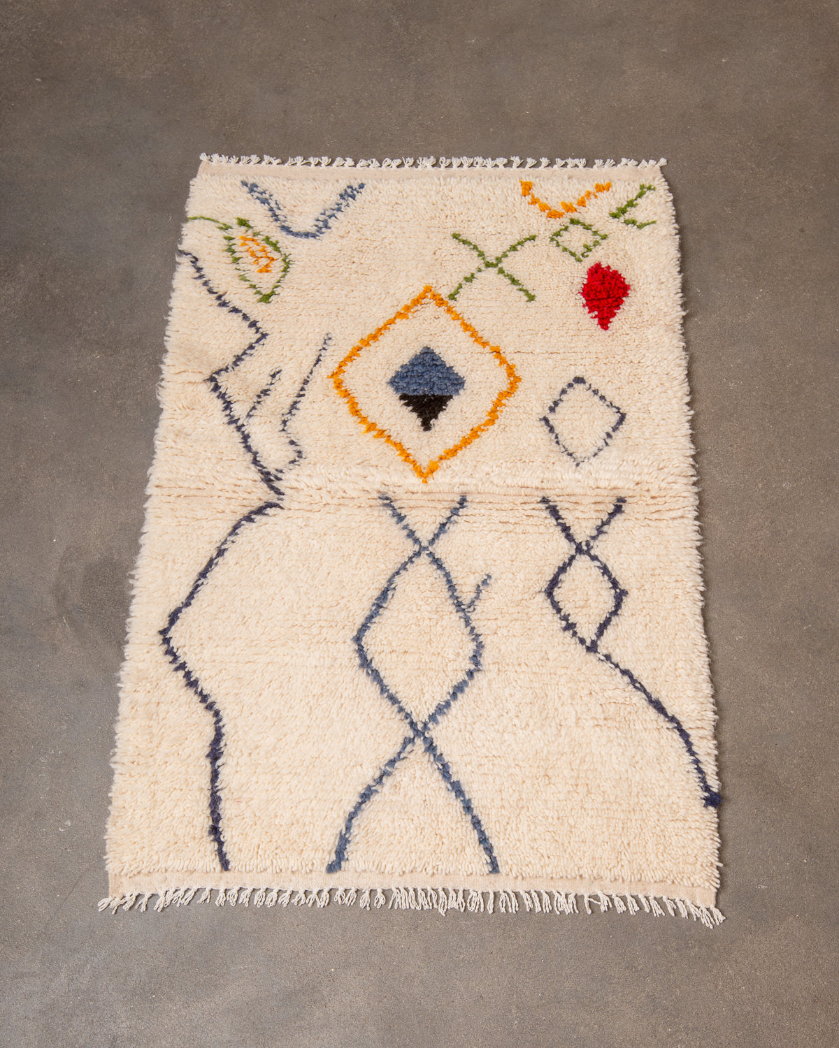 Modern designer handcrafted Berber rug from Morocco. Azilal rug with beautiful colours and patterns. Made of sheep’s wool and colourful cotton.